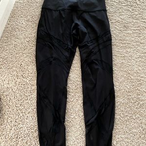 Lululemon size 12 leggings.